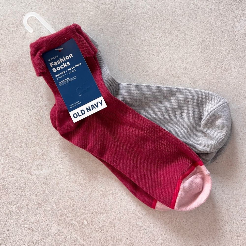 Old Navy Womens Socks 2 Pairs Red Gray Scalloped Cuff Ribbed Knit Stretch OS New